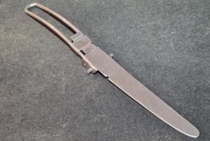 noz_w_gory_turystyczny_biwak_mora_petzl