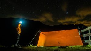 biwak_spanie_pod_plachta_tarp
