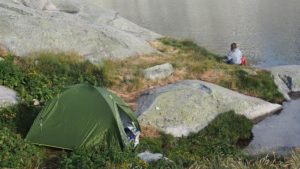 biwakowanie góry rozbijanie namiotu szałas